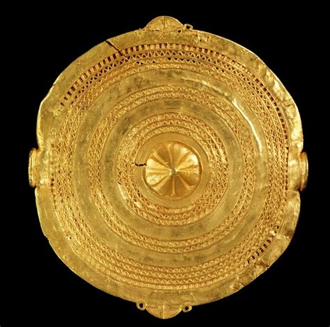 Britain to return looted royal regalia to Ghana in loan deal.